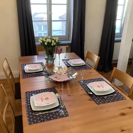 Апартаменты Cafe & Knoesel