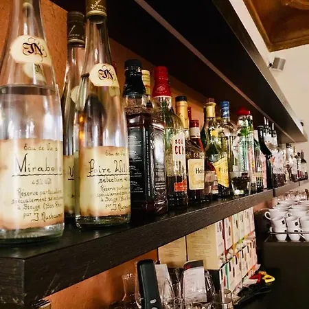 Апартаменты Cafe & Knoesel *