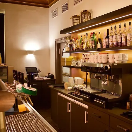 Cafe & Knoesel Апартаменты