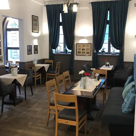 Апартаменты Cafe & Knoesel