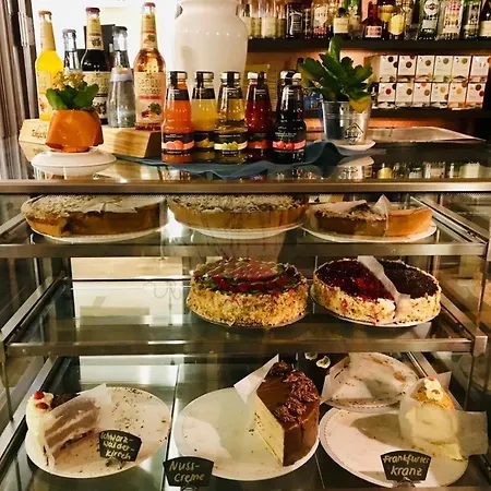 Апартаменты Cafe & Knoesel *