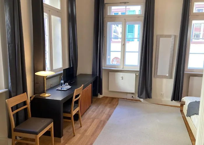 Apartment Cafe & Knoesel