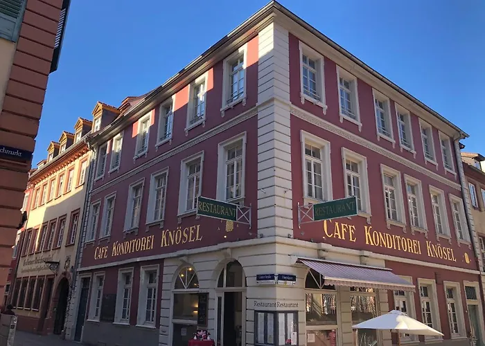 Apartment Cafe & Knoesel *