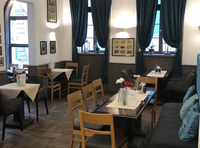 Apartment Cafe & Knoesel